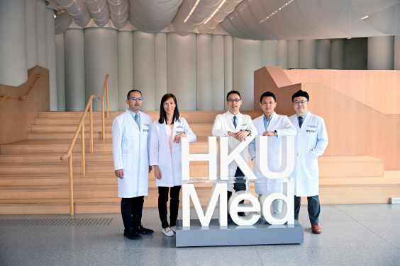 HKUMed study reveals that critically ill patients with influenza A have a 49% higher risk of developing acute kidney injury than those with COVID-19. Research team members include (from left) Professor Kelvin To Kai-wang, Dr Pauline Yeung Pui-ning, Dr Desmond Yap Yat-hin, Dr Simon Sin Wai-ching, and Dr Jasper Chan Fuk-woo.